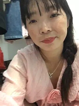 Snapshot of cuty_lusy chatting on June 22, 3:25 am cuty lusy online show from June 22, 3:25 am