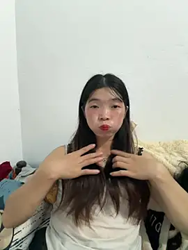 Snapshot of cuty_lusy chatting on July 29, 12:47 pm cuty lusy online show from July 29, 12:47 pm