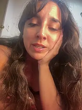 Snapshot of Latinaelisa chatting on March 26, 2:28 am Latinaelisa online show from March 26, 2:28 am
