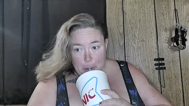Snapshot of ladylynn13 chatting on June 13, 1:20 pm ladylynn13 online show from June 13, 1:20 pm