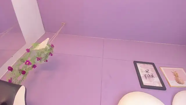 luna bradley  online show from March 7, 12:46 pm