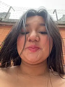 Snapshot of luna_bradley_ chatting on June 24, 1:21 pm luna bradley online show from June 24, 1:21 pm