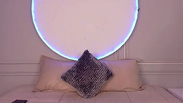 CatalinaLopez  online show from February 25, 7:45 pm