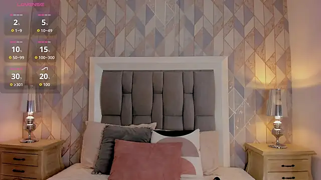 zharia lux 25 online show from June 15, 11:45 am