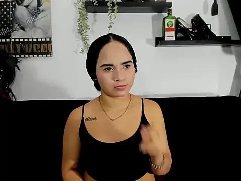  zara rosse online show from April 11, 3:05 pm