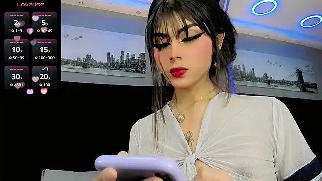 Snapshot of CuteMiaaa chatting on June 8, 1:28 am CuteMiaaa online show from June 8, 1:28 am