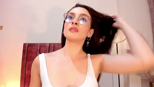Snapshot of AndraCyruss chatting on May 7, 12:38 am AndraCyruss online show from May 7, 12:38 am