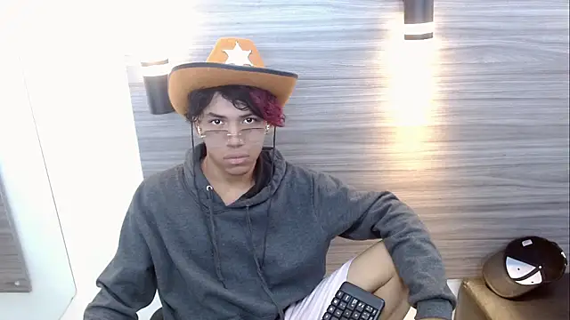 DaviidBuckx  online show from April 28, 2:10 am