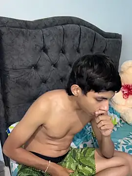 Snapshot of two_cam_latin chatting on March 14, 3:45 am two cam latin online show from March 14, 3:45 am