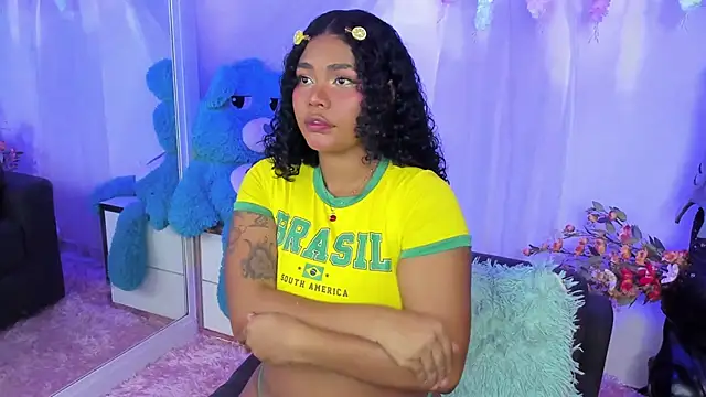 Snapshot of Angel_Belll chatting on April 7, 1:06 am Angel Belll online show from April 7, 1:06 am