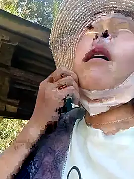 Yiyoongg online show from February 15, 7:51 am