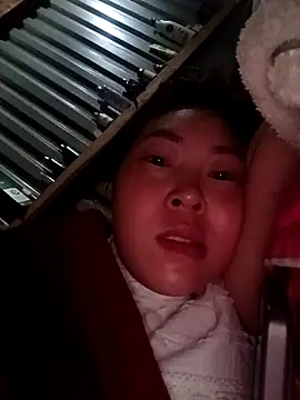 Snapshot of Yiyoongg chatting on April 1, 11:57 pm Yiyoongg online show from April 1, 11:57 pm