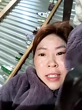 Snapshot of Yiyoongg chatting on April 3, 12:30 am Yiyoongg online show from April 3, 12:30 am