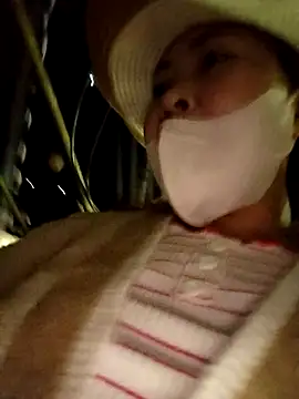 Snapshot of Yiyoongg chatting on April 11, 1:21 am Yiyoongg online show from April 11, 1:21 am