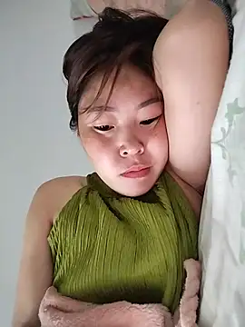 Snapshot of Yiyoongg chatting on July 12, 10:23 pm Yiyoongg online show from July 12, 10:23 pm