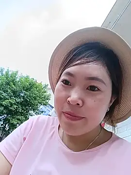 Snapshot of Yiyoongg chatting on July 22, 10:51 am Yiyoongg online show from July 22, 10:51 am
