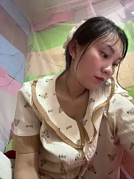 Lucky-baby077 online show from March 5, 7:15 am