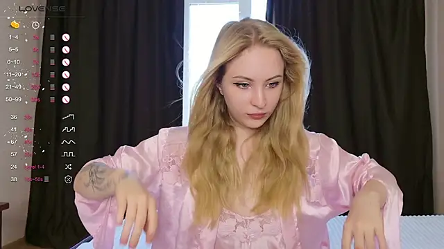 lilMelaniloveis online show from July 21, 7:43 am