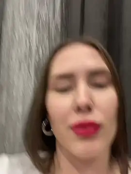 Arielle Vade online show from April 28, 6:07 am