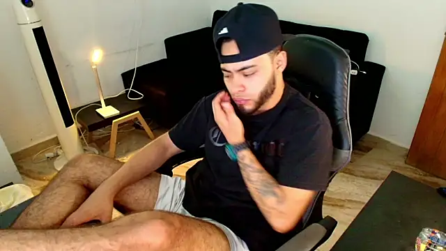 Xanderstone00 online show from March 17, 4:17 am