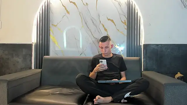 Isaak 26 online show from March 14, 11:37 am