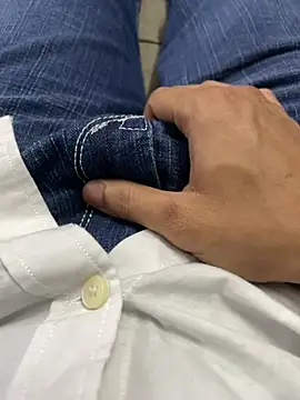 Snapshot of hassuniii chatting on February 8, 7:39 pm hassuniii online show from February 8, 7:39 pm