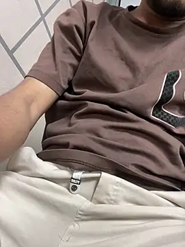 Snapshot of hassuniii chatting on February 12, 9:21 pm hassuniii online show from February 12, 9:21 pm