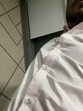 Snapshot of hassuniii chatting on February 25, 7:23 pm hassuniii online show from February 25, 7:23 pm