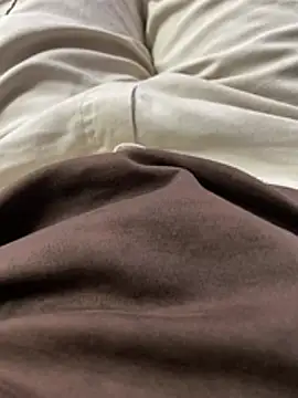 Snapshot of hassuniii chatting on April 2, 9:01 pm hassuniii online show from April 2, 9:01 pm