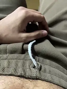 Snapshot of hassuniii chatting on April 3, 9:35 pm hassuniii online show from April 3, 9:35 pm