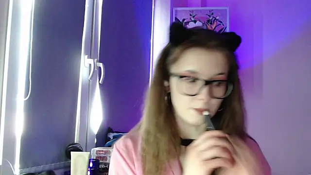 LunaXcherry online show from May 20, 4:57 pm