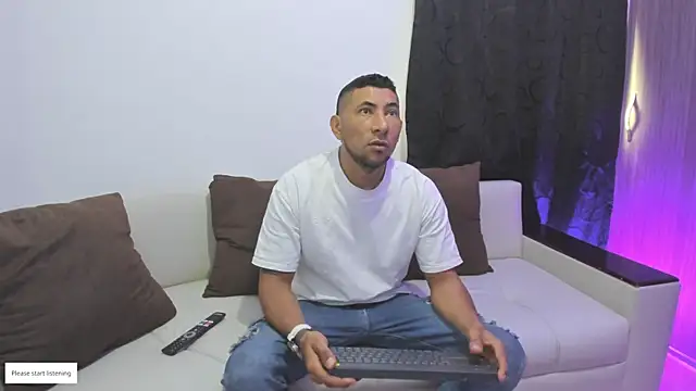 morganandmegan01 online show from March 8, 2:21 pm