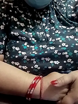 Snapshot of Simran_008 chatting on May 6, 10:37 pm Simran 008 online show from May 6, 10:37 pm