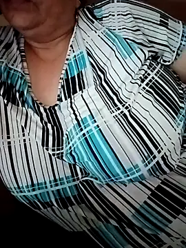 Snapshot of Simran_008 chatting on July 9, 3:32 am Simran 008 online show from July 9, 3:32 am