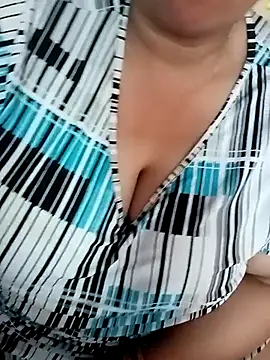 Snapshot of Simran_008 chatting on July 10, 4:17 am Simran 008 online show from July 10, 4:17 am