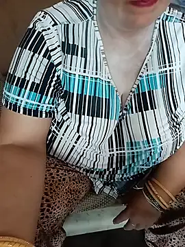 Snapshot of Simran_008 chatting on July 19, 4:16 am Simran 008 online show from July 19, 4:16 am