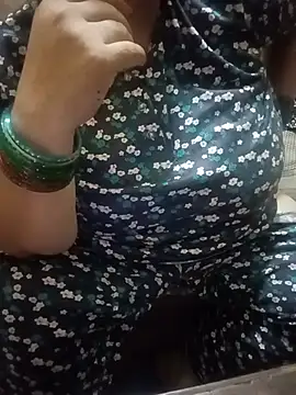 Snapshot of Simran_008 chatting on July 28, 4:39 pm Simran 008 online show from July 28, 4:39 pm