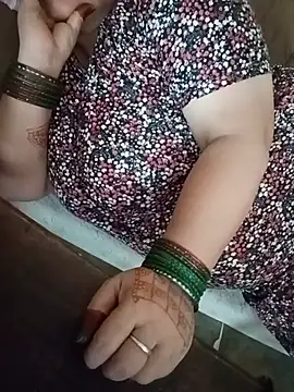 Snapshot of Simran_008 chatting on August 3, 9:37 am Simran 008 online show from August 3, 9:37 am