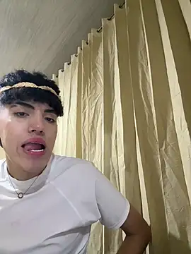 Snapshot of max_femboy chatting on March 10, 5:12 am max femboy online show from March 10, 5:12 am