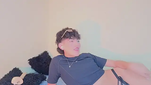 Snapshot of max_femboy chatting on July 14, 5:23 am max femboy online show from July 14, 5:23 am