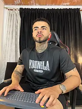 Snapshot of Benjii_Carter1 chatting on March 6, 3:47 am Benjii Carter1 online show from March 6, 3:47 am