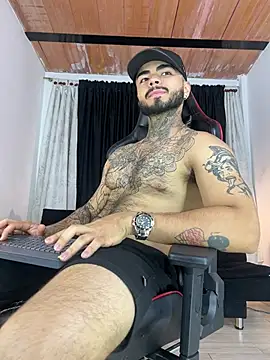 Snapshot of Benjii_Carter1 chatting on March 20, 3:33 am Benjii Carter1 online show from March 20, 3:33 am