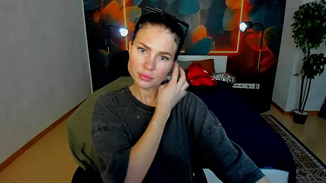 little  isabel online show from August 4, 1:31 am