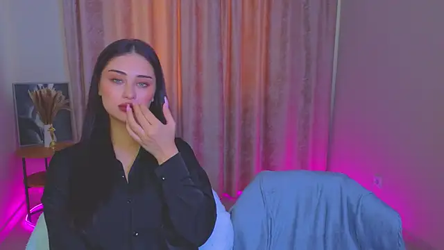 Snapshot of Sofia_Plump chatting on May 20, 12:11 pm Sofia Plump online show from May 20, 12:11 pm