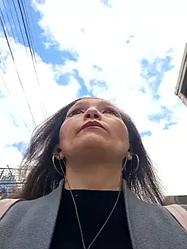Alexamontiel  online show from April 30, 1:06 pm
