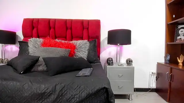 LuciadelaVega online show from March 12, 6:58 pm