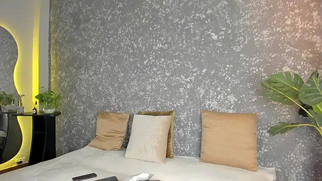 emma  summers online show from March 13, 7:20 pm