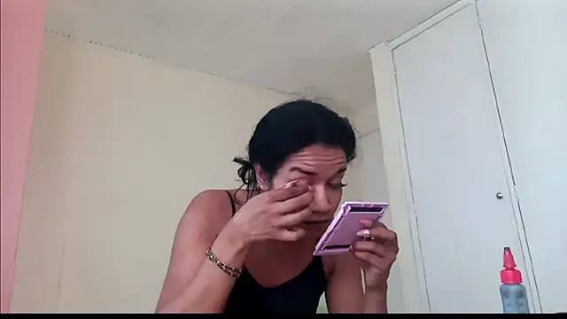 Snapshot of horny_brii chatting on June 6, 7:29 pm horny brii online show from June 6, 7:29 pm