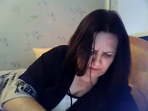 LockyCharm111 online show from April 24, 5:26 pm