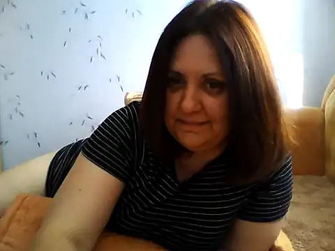 Snapshot of LockyCharm111 chatting on June 21, 1:57 pm LockyCharm111 online show from June 21, 1:57 pm